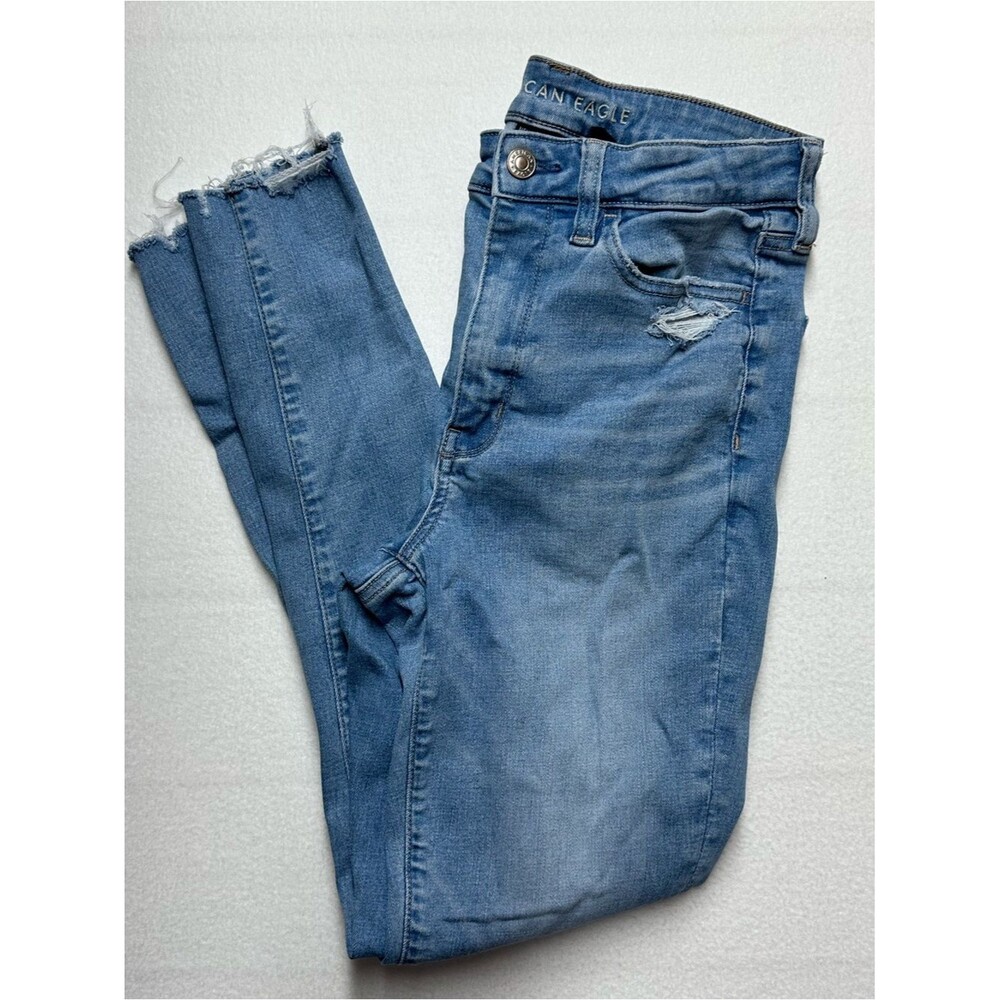 American Eagle Women’s Size 6 Light Blue Distressed Raw Hem Skinny Jeans